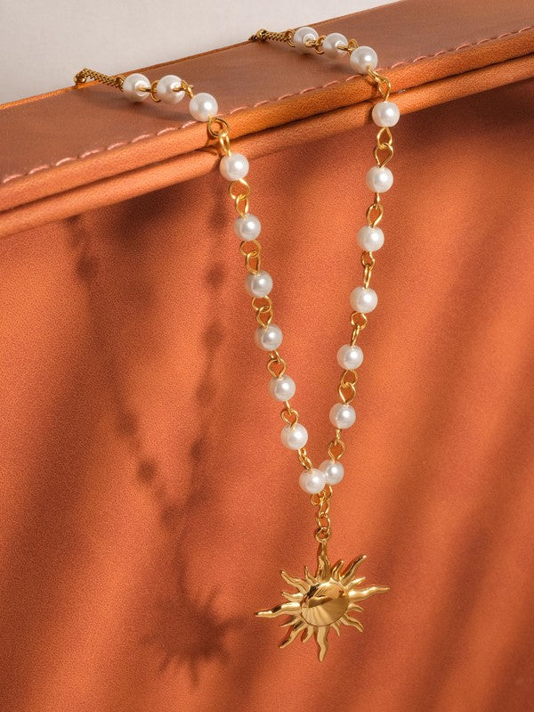 Sol Radiante Pearl & Sun Pendant Necklace