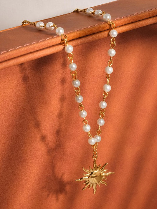 Sol Radiante Pearl & Sun Pendant Necklace